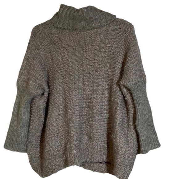My Beloved Soft Fuzzy Oversized Sweater Size: M/L - Picture 4 of 9